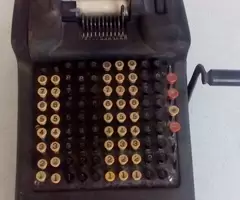 Calcolatrice Antica ALBONA a manovella