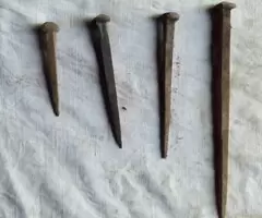 Chiodi antichi forgiati a mano varie lunghezze