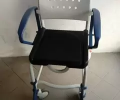 Sedia a rotelle carrozzina disabili ed anziani