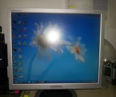Monitor Samsung schermo LCD pari al nuovo