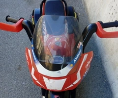 Moto Ducati 3 ruote elettrica Desmosedici  Peg Perego - 3